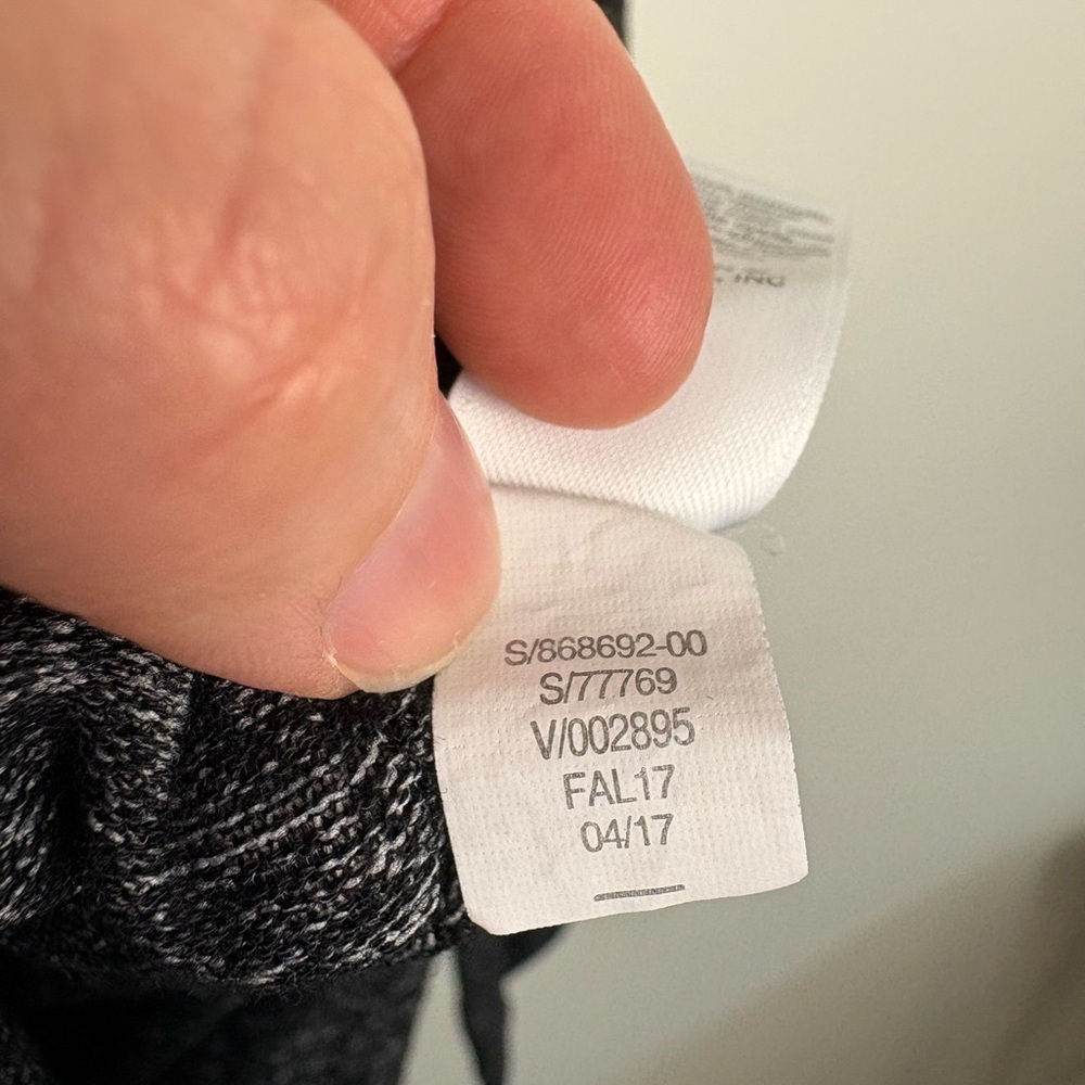 Athleta Heathered Dark Gray Long-Sleeve Crew Top Thumb Holes size Small - Picture 7 of 9